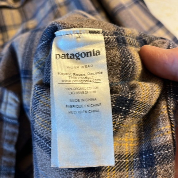 Patagonia Soft and Thick Flannel Button Down Shirt Tan Navy Gold L/S Mens Medium - Picture 10 of 10